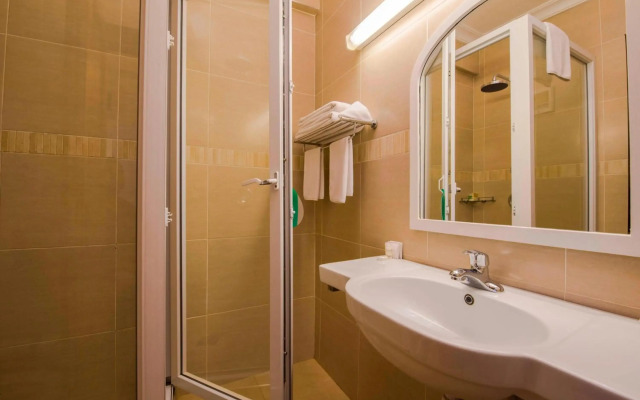 Protea Hotel by Marriott Dar es Salaam Courtyard