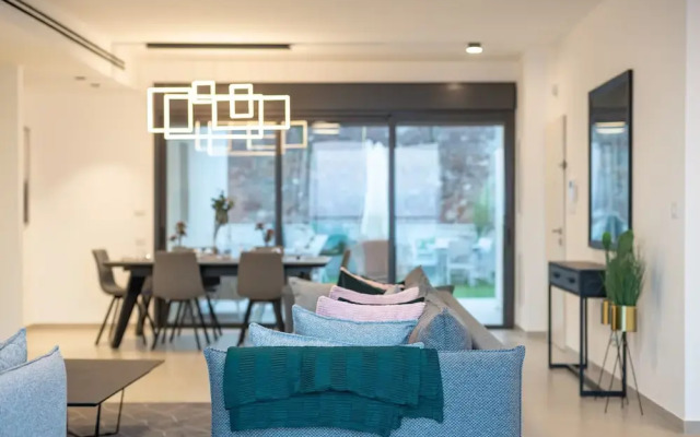 Dov Garden apartment with private pool