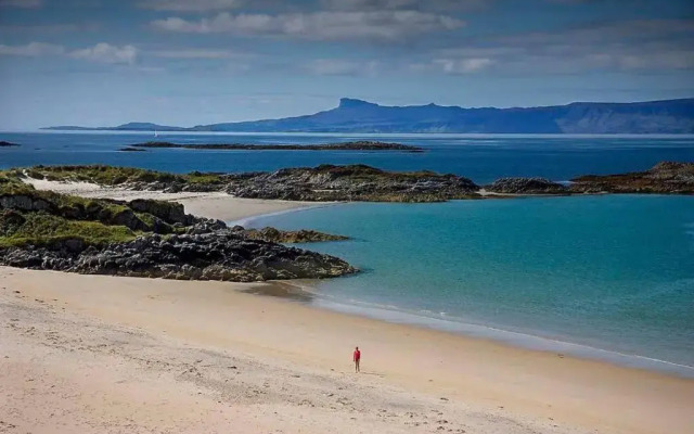 Conaglen, 2 Bedroom Lochside Flat