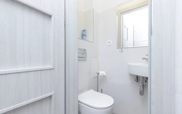 Apartment for 5 People by Renters