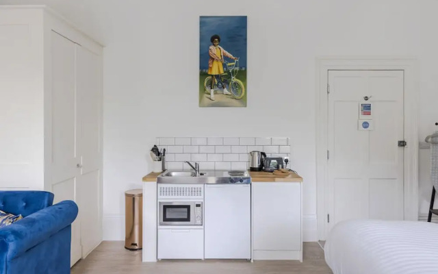 4 Berkeley Sq - YourApartment