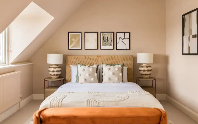 Stylish West Kensington Duplex