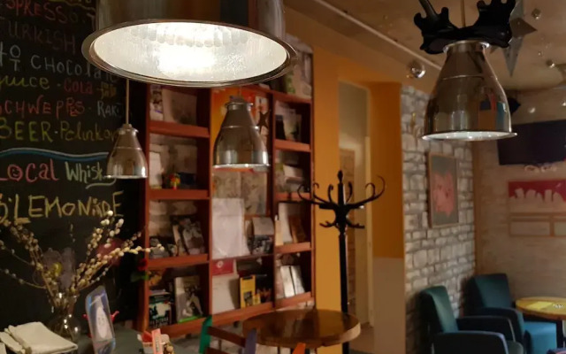 Varad Inn Hostel and Cafe