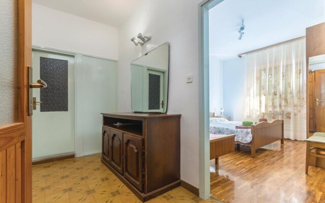 Beautiful Home in Lovrecica With Wifi and 2 Bedrooms