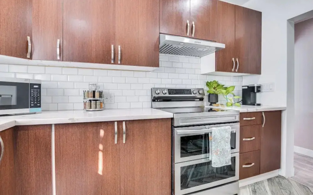 7 Mi to Downtown: East Los Angeles Apartment