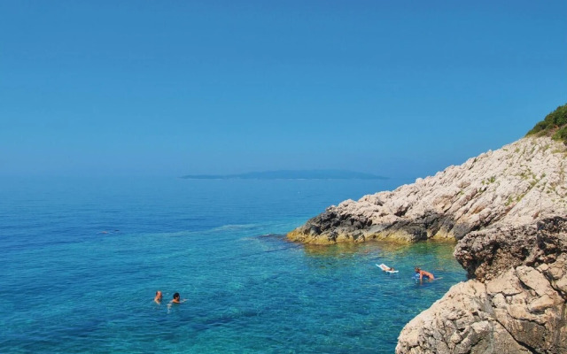 Amazing Home in Dingac-potocine With Wifi and 2 Bedrooms