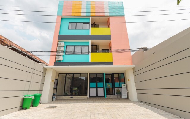 Sans Hotel Clover Ace Surabaya by RedDoorz