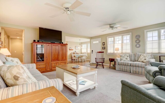 Westerly Retreat ~ 1/4 Mi to Private Beach!