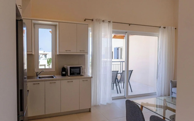 Phaedrus Living: Seaside Thalassa Cretan 201