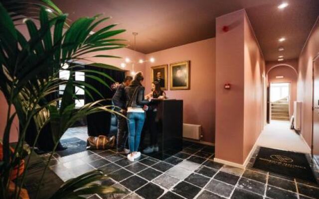 Monsieur Maurice Bar & Hotel