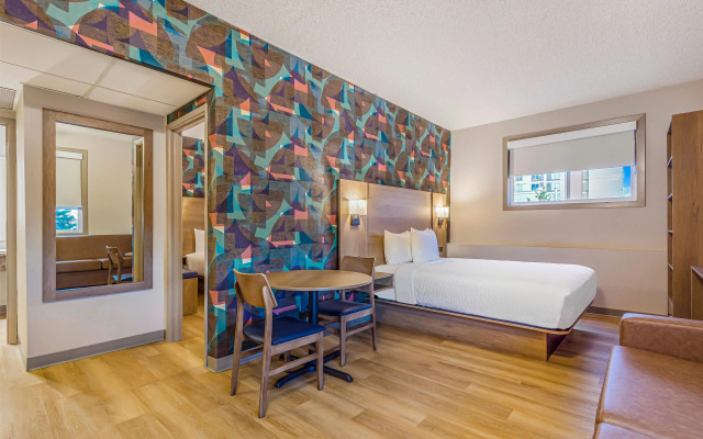 Days Inn & Suites by Wyndham West Edmonton
