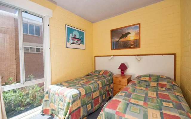 Shoal Bay Road, Castaways, Unit 04, 17