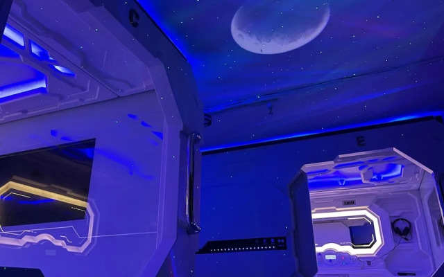 Bmax Spacepods