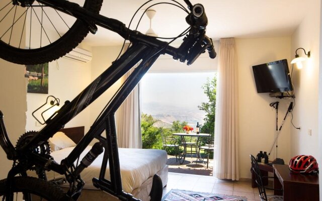 Manara Lodge