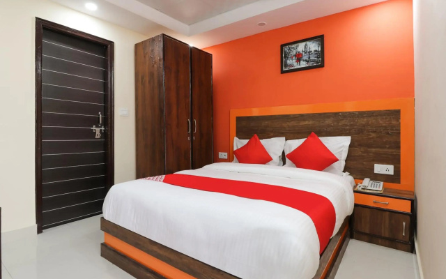 Flagship 75893 Hotel Maharaja Gold