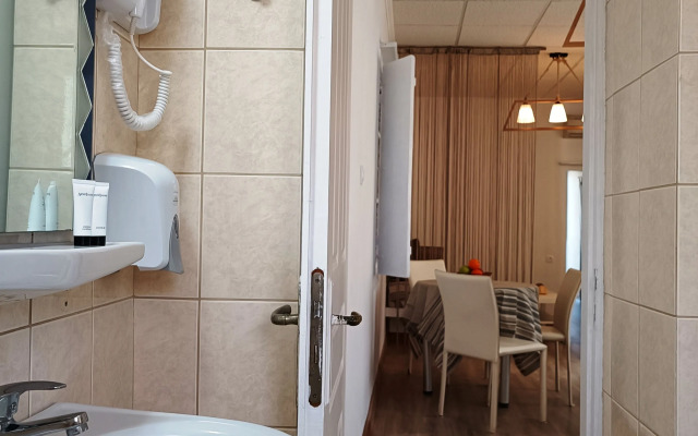 Plakes Sea View Suites