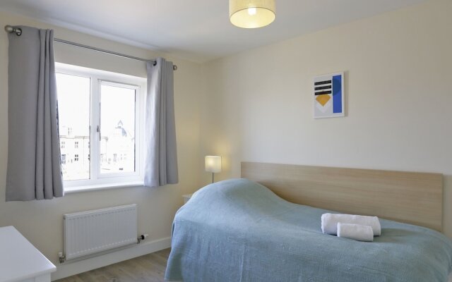 Modernly Furnished Holiday Home With Balcony, Near Felixstowe Beach