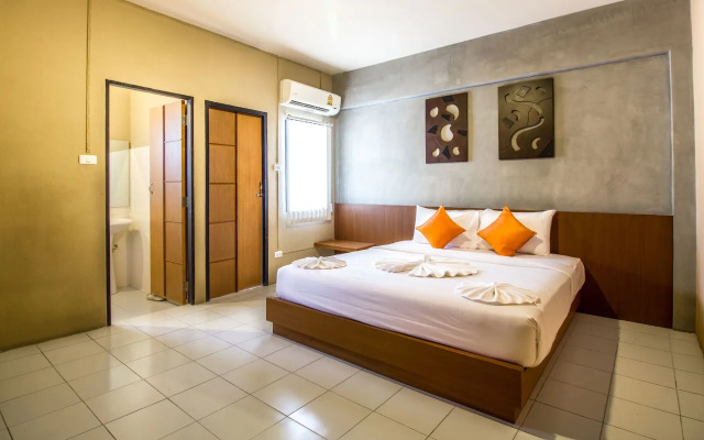 B2 Santitham (Wat Jed Yod) Boutique & Budget Hotel