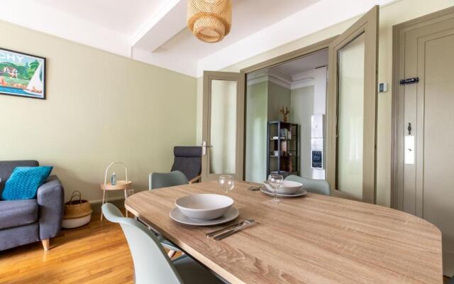 VICTORIA STANDING Calme, neuf et plein centre