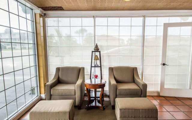 Econo Lodge Cocoa Beach - near the Port