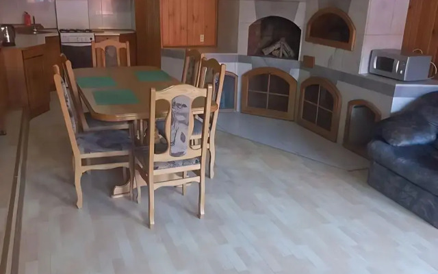 Kottedzh v poselke Erzovka