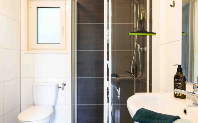 Tidy chalet with garden and WiFi, close to Park De Veluwe