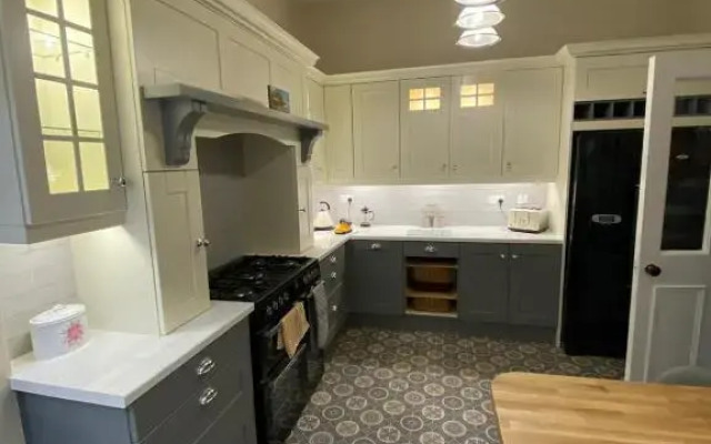 Luxury Lakeside Living Broadview 2 Georgian Town House