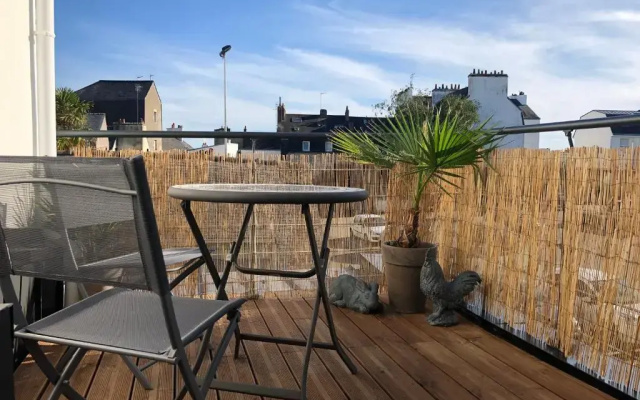 Appartement centre-ville avec terrasse RUSTIQUE