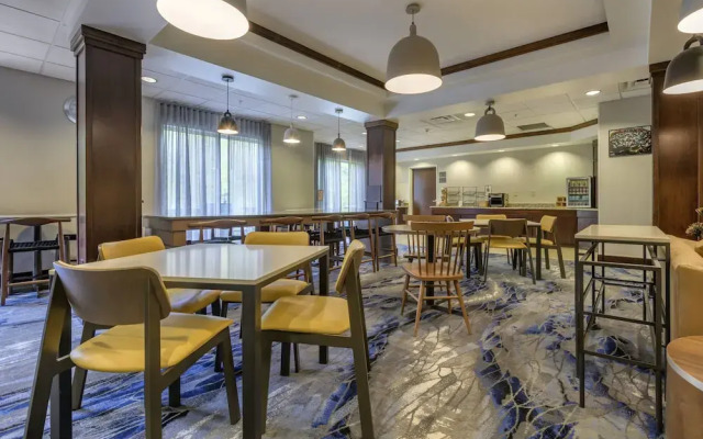 Fairfield Inn & Suites Slippery Rock