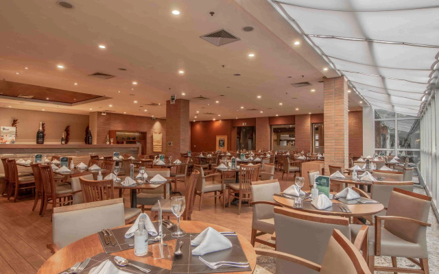 Hotel Deville Prime Porto Alegre