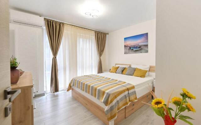 Sunflower 2BR Apartment in Nord10- parking n pool