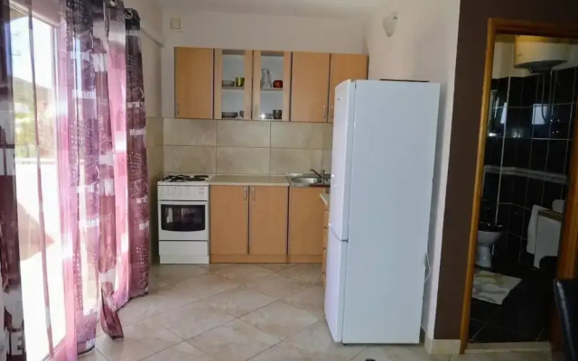 Lovely 2-bed Apartment in Vinisce, Close to Beach