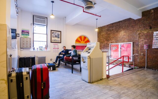 Jazz on The Park Hostel