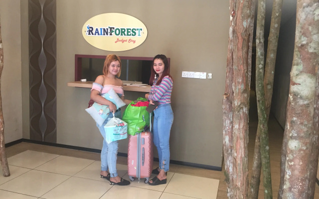 Rainforest Budget Stay