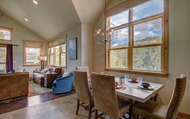 Maggie Point 3 Bedroom Townhouse by RedAwning