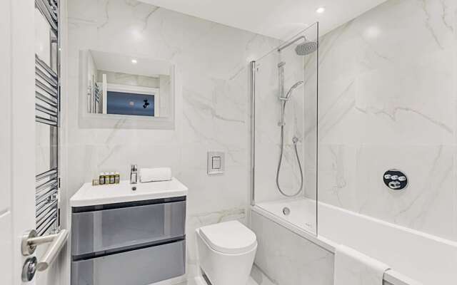 Sunny 2-bed Gem in Chiswick