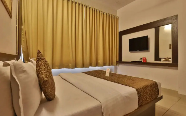 OYO 11649 Hotel Mahima