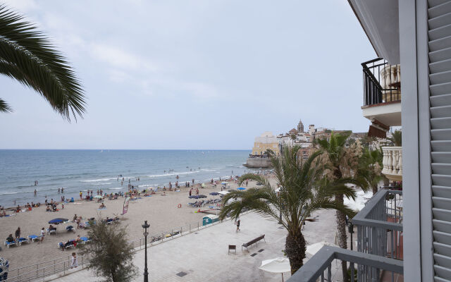 Sitges Group Beach Dreams