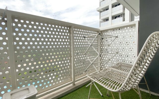 Modern Classic Studio At West Vista Apartment