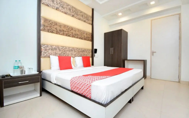 OYO 35679 Hotel Sunrise