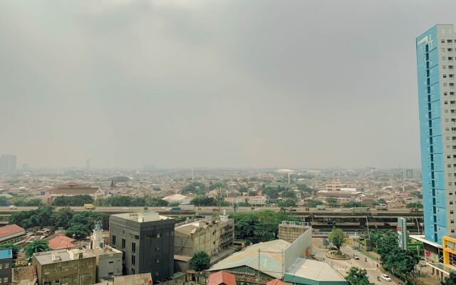 Homey And Comfortable Studio At Green Pramuka City Apartment