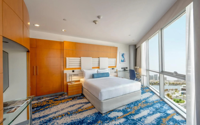 Отель Mövenpick Dubai Creek