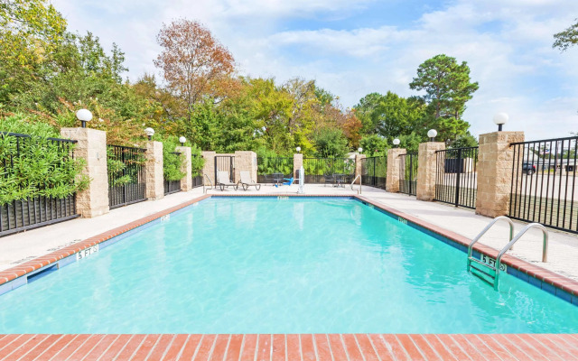 Grander Inn & Suites