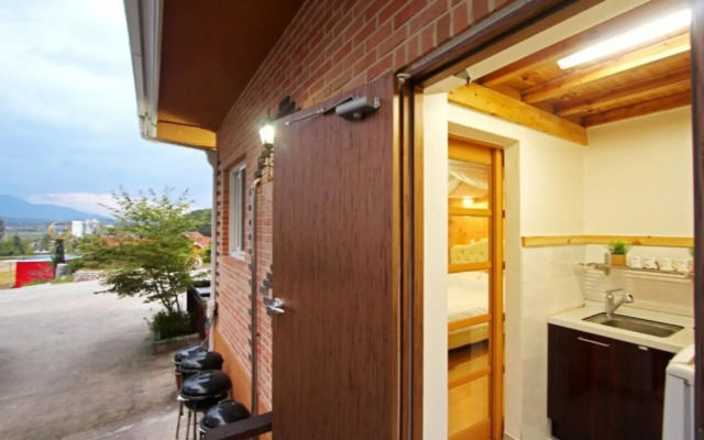 Yangyang Pinot Tree Pension