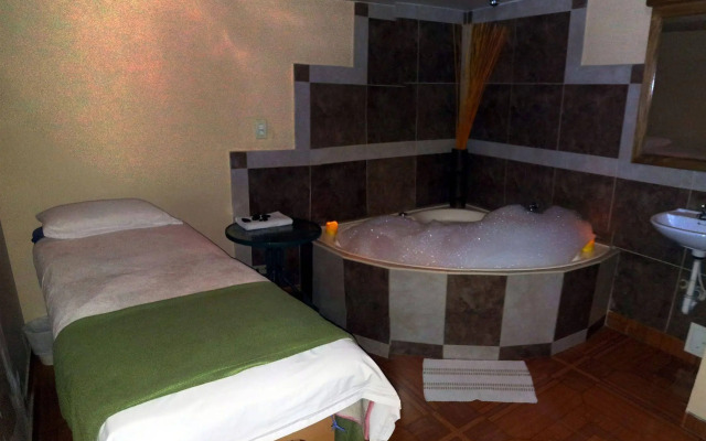 Charlies Place Hotel & Spa