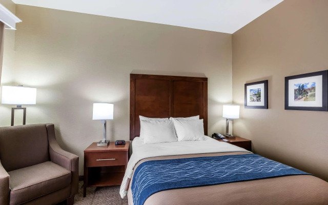 Comfort Inn & Suites Near University of Wyoming
