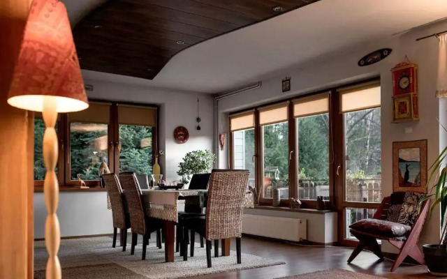 Willa Karolinka Stróża