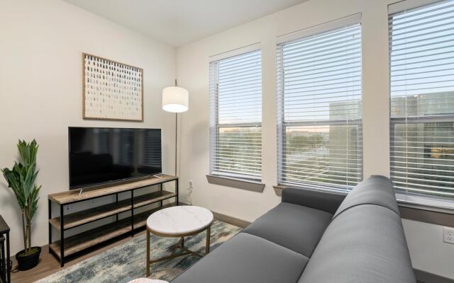 Arlington | Artistic 2BD/2BA Apartment
