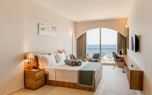Olivia Palm Hotel