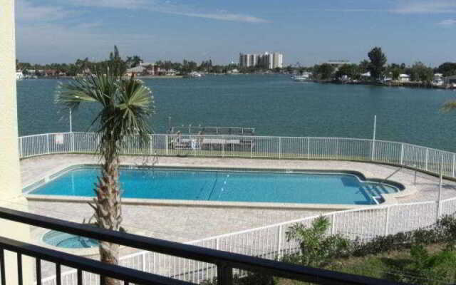 Palms of Treasure Island